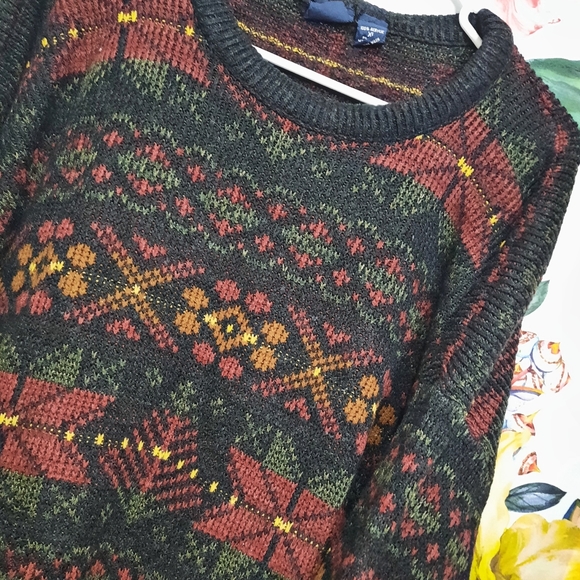 ~{Honors}~ Vintage woman's oversized printed knit sweater. - Picture 2 of 4